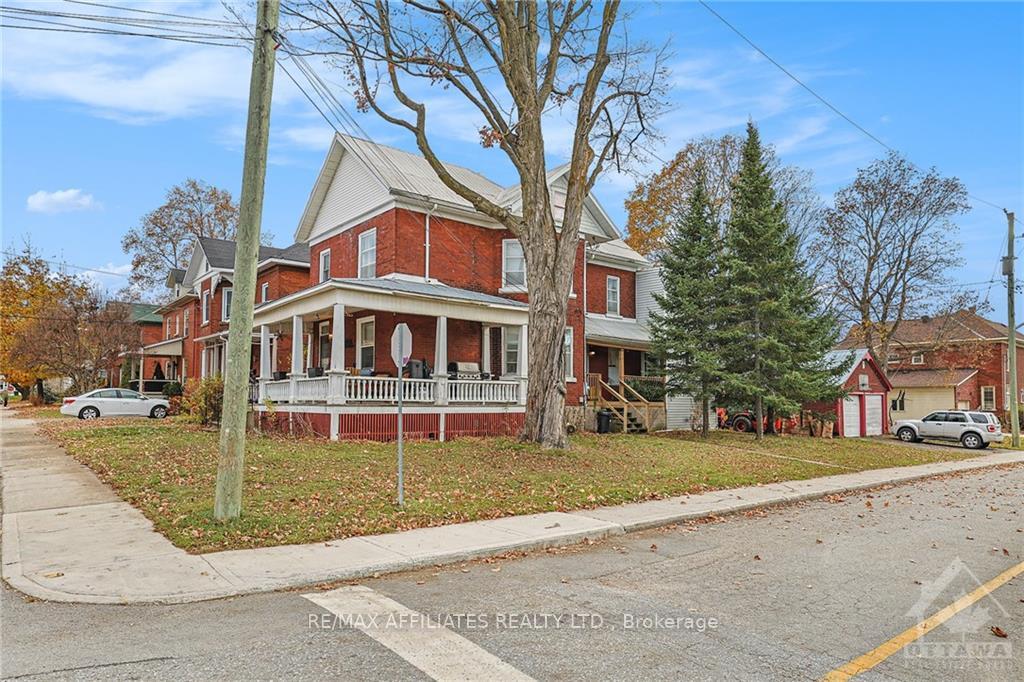 Photo 4 of 14 Mcewen Avenue, Smiths Falls — HOMEH