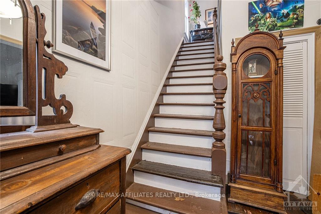 Photo 5 of 14 Mcewen Avenue, Smiths Falls — HOMEH