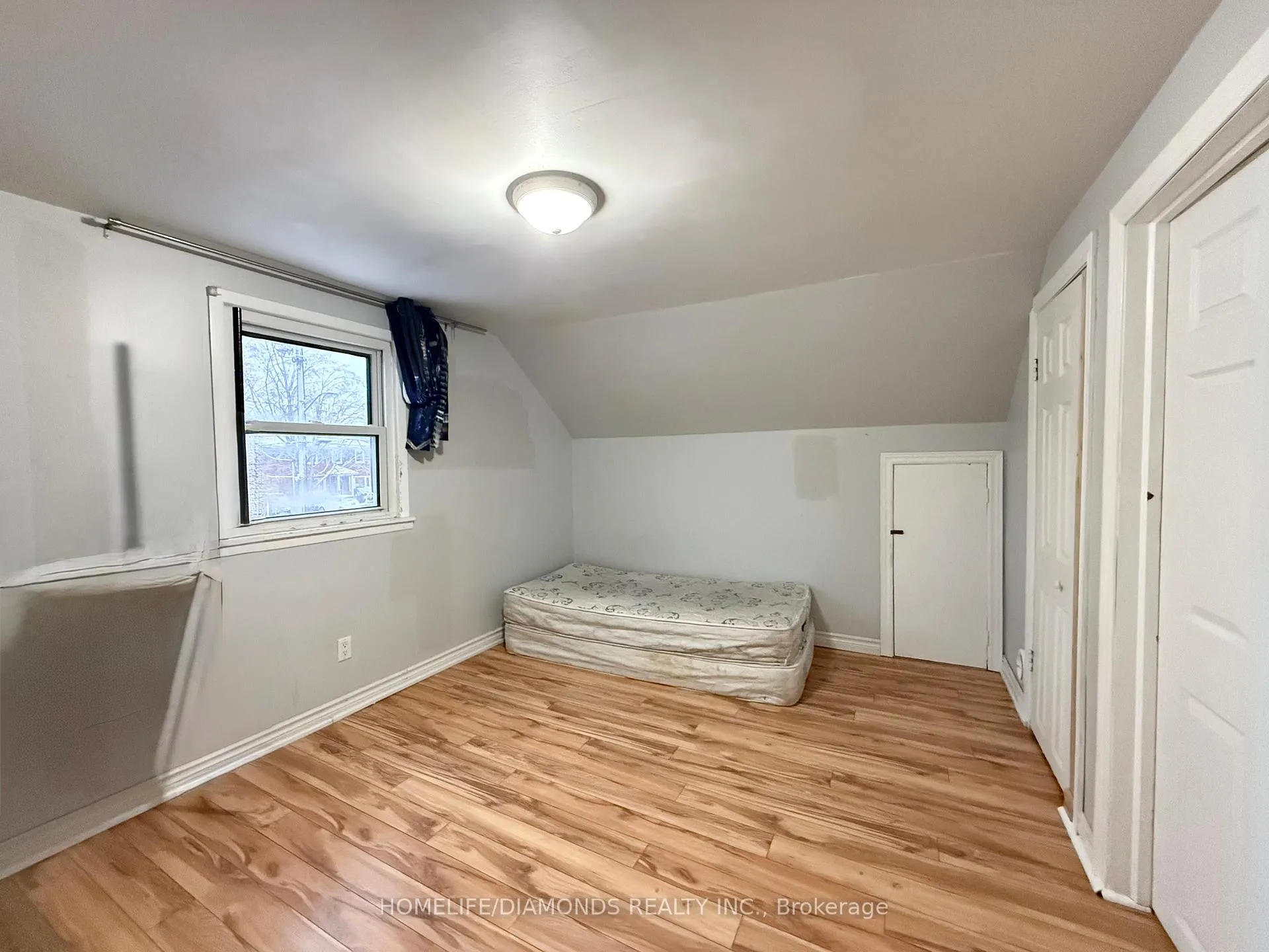Photo 5 of Unit UPPER, 401 Queenston Street, St. Catharines, E. Chester — HOMEH