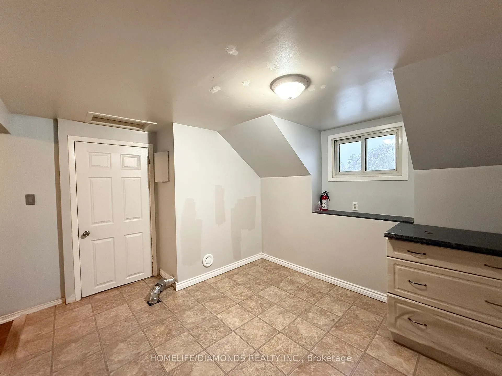 Photo 7 of Unit UPPER, 401 Queenston Street, St. Catharines, E. Chester — HOMEH