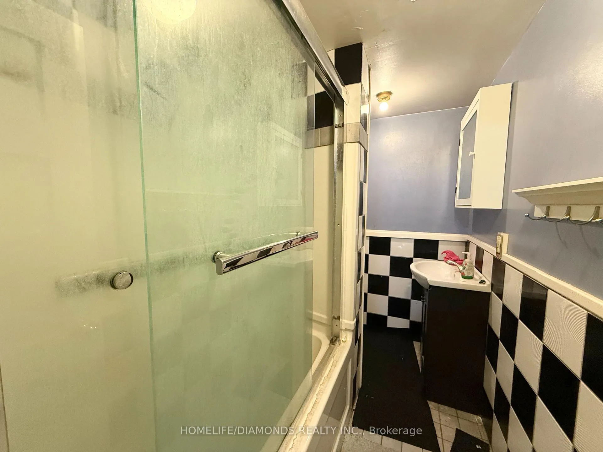 Photo 9 of Unit UPPER, 401 Queenston Street, St. Catharines, E. Chester — HOMEH