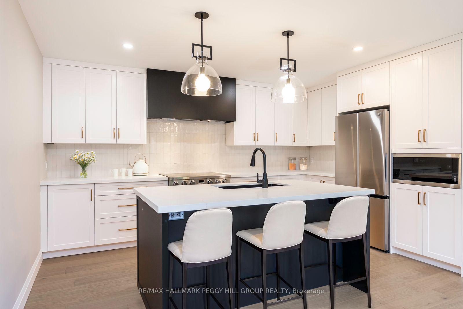 Photo 1 of 16 Hillview Crescent, Springwater, Rural Springwater — HOMEH