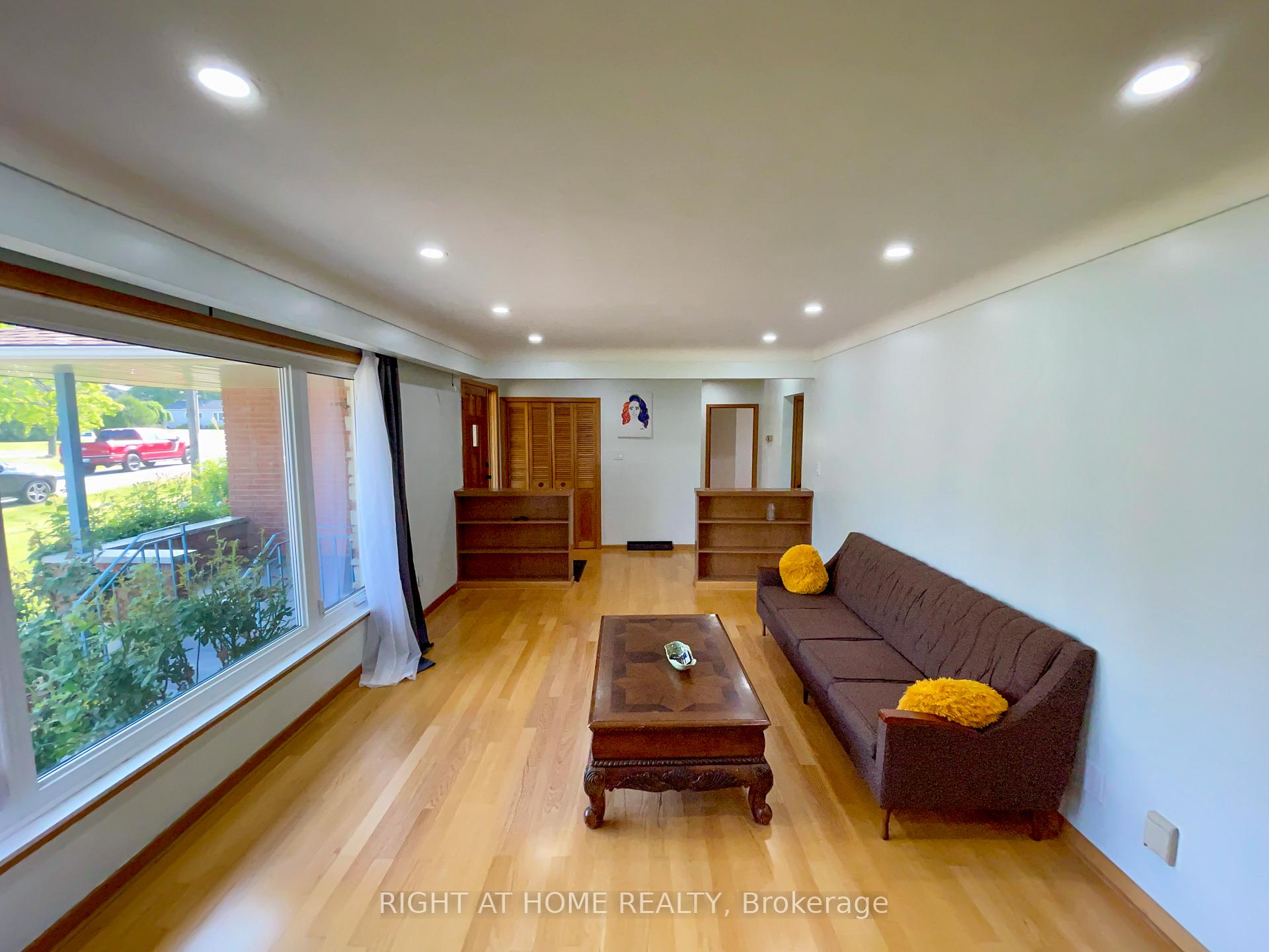 Photo 6 of 4 Valley Road, St. Catharines, Rykert/Vansickle — HOMEH