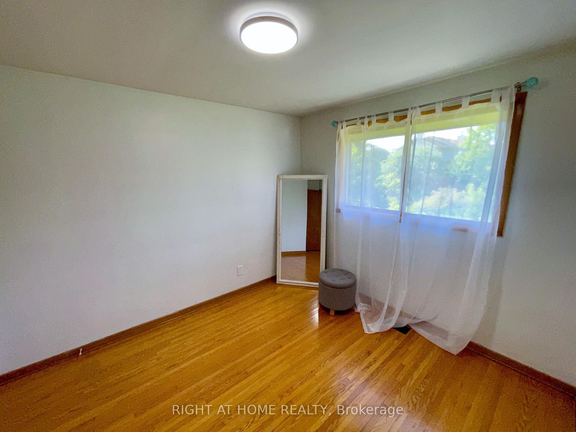 Photo 17 of 4 Valley Road, St. Catharines, Rykert/Vansickle — HOMEH