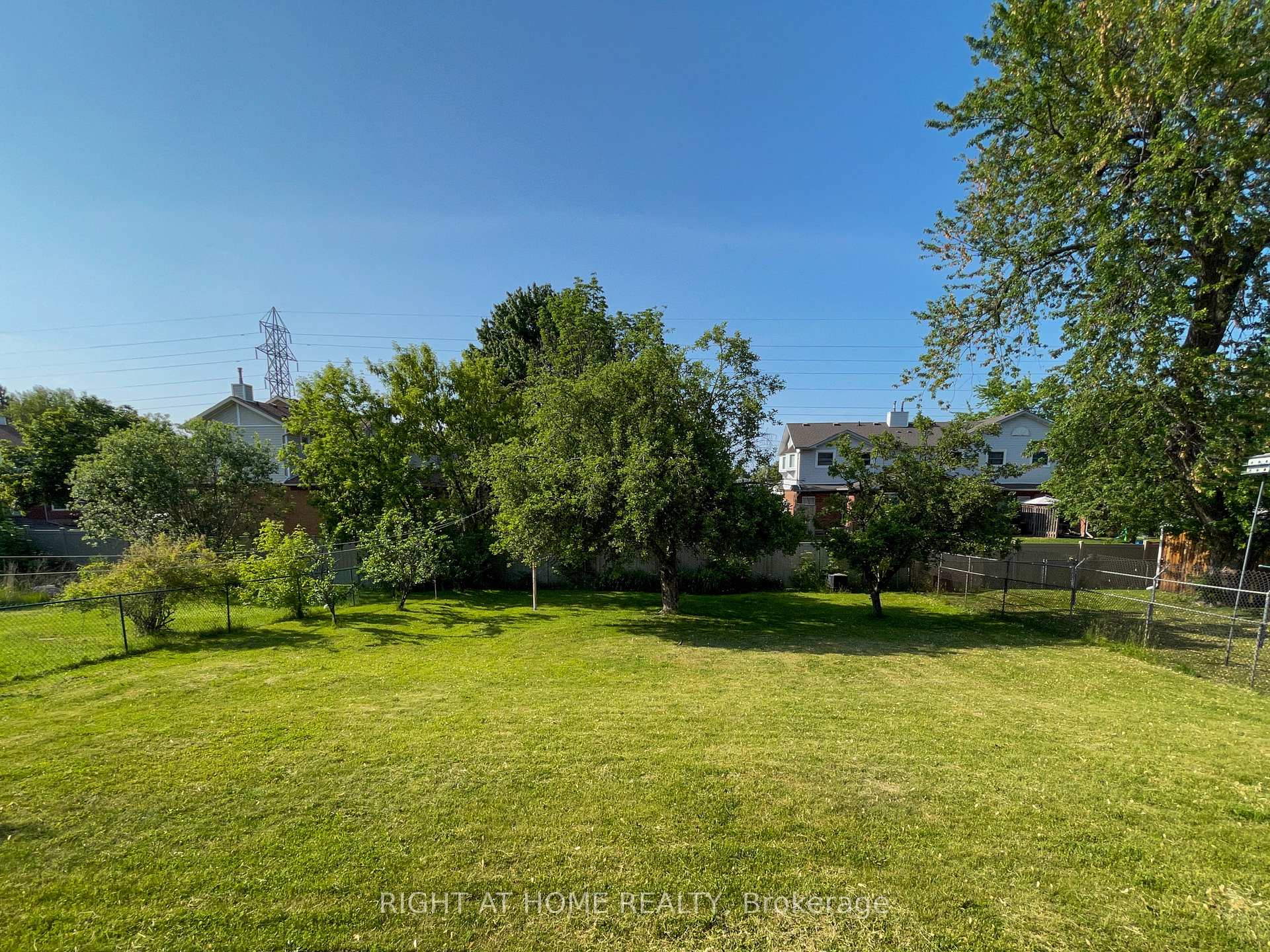 Photo 20 of 4 Valley Road, St. Catharines, Rykert/Vansickle — HOMEH