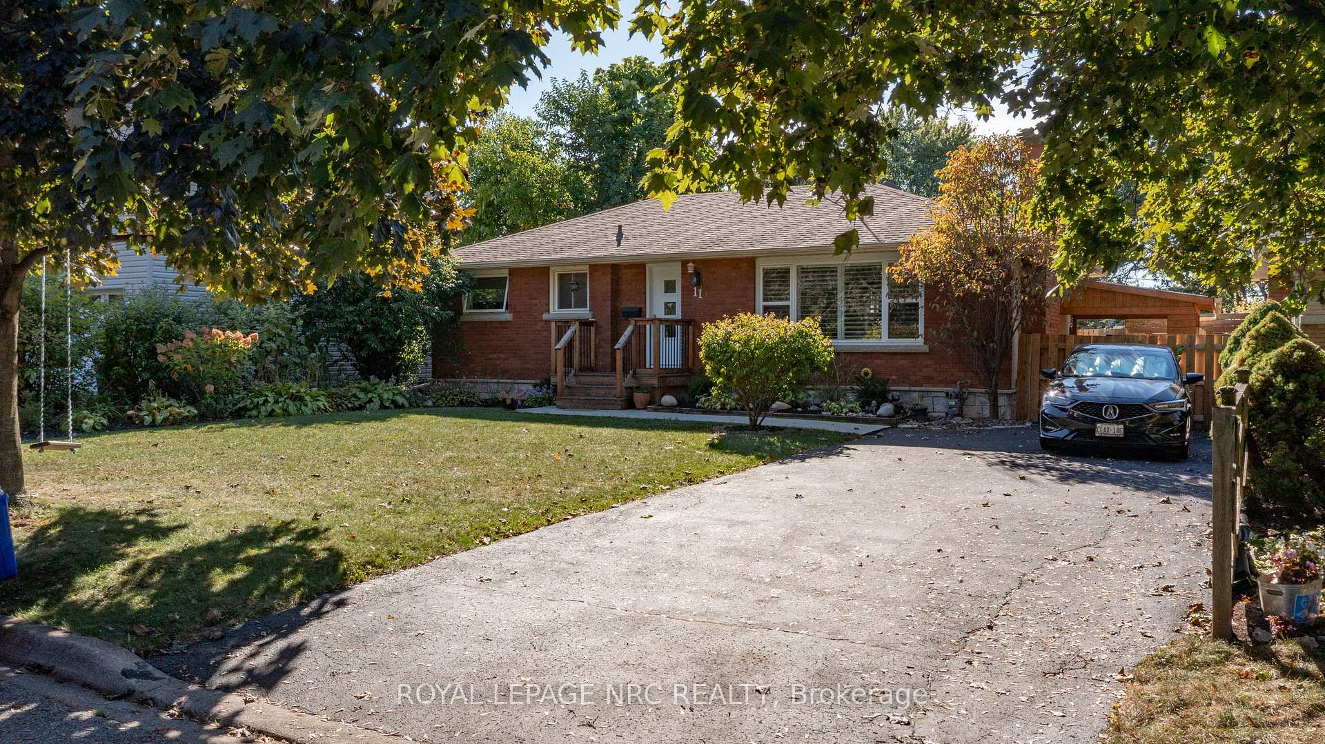 Photo 2 of 11 Brookdale Avenue, St. Catharines, Oakdale — HOMEH