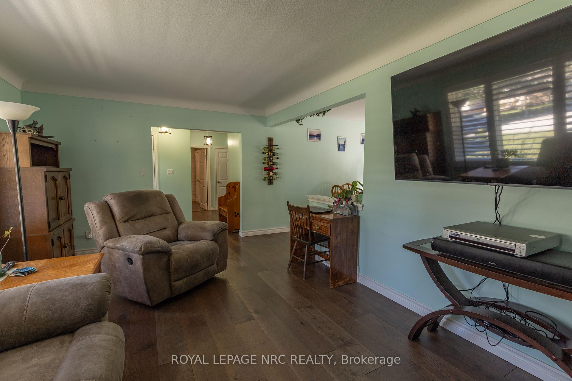 Photo 7 of 11 Brookdale Avenue, St. Catharines, Oakdale — HOMEH