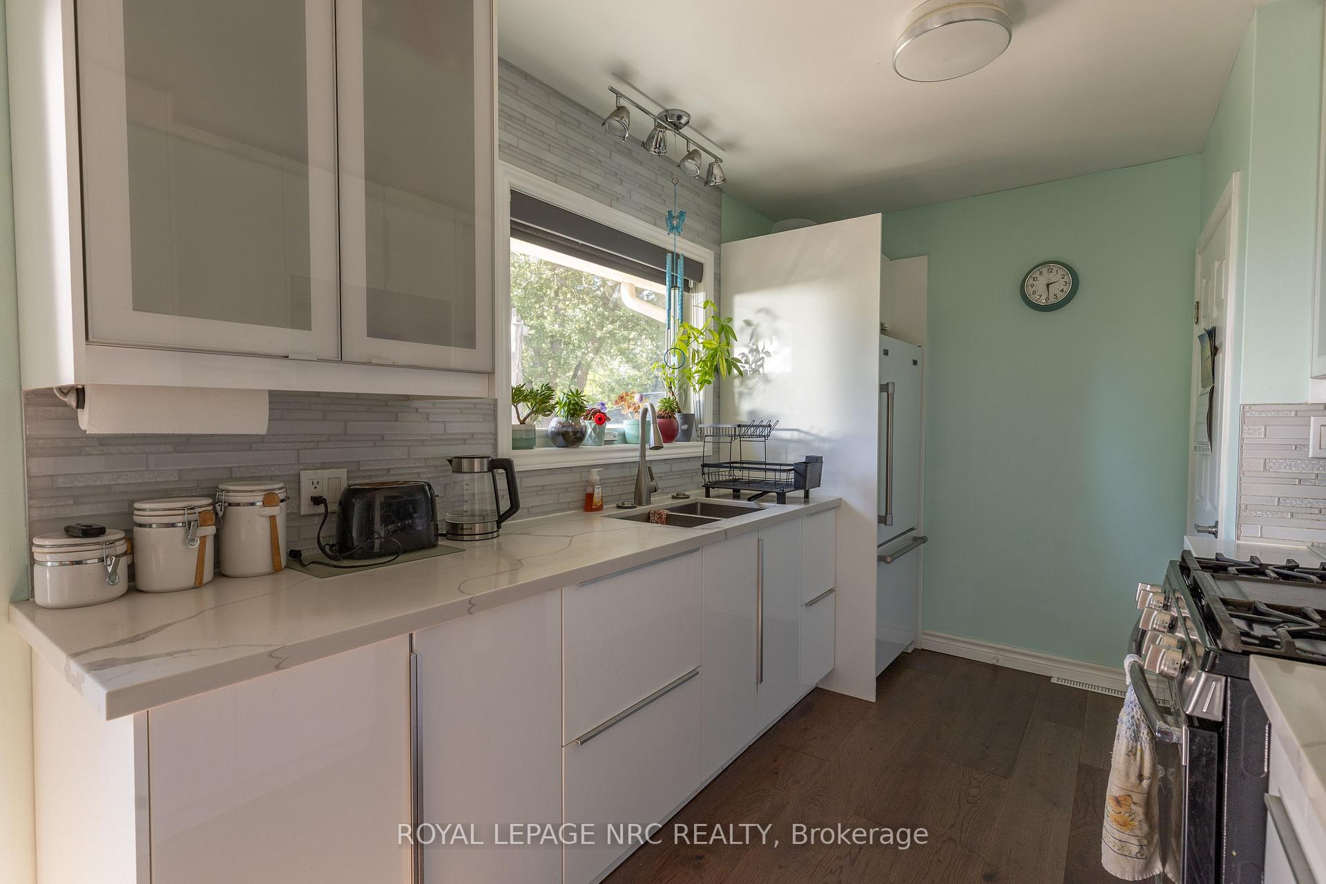 Photo 17 of 11 Brookdale Avenue, St. Catharines, Oakdale — HOMEH