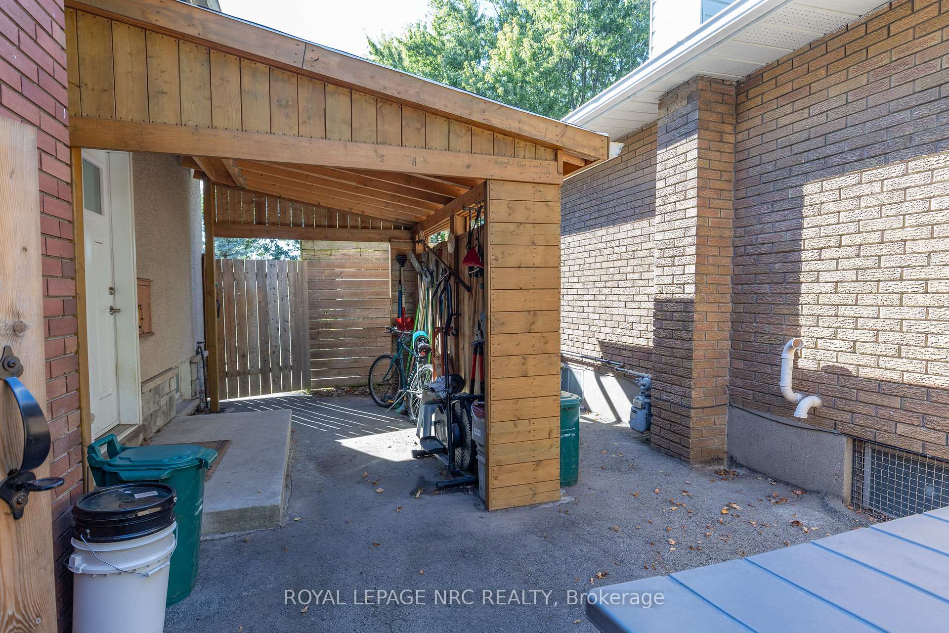Photo 49 of 11 Brookdale Avenue, St. Catharines, Oakdale — HOMEH