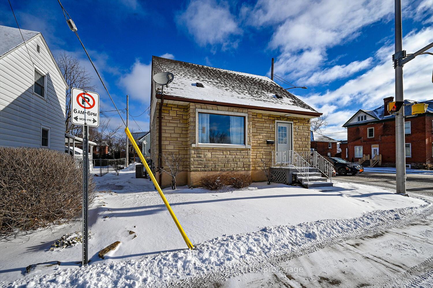 Front of 157 Elmsley Street N