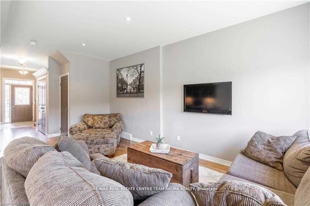 Photo 8 of 33 Glory Hill Road, St. Catharines, Oakdale — HOMEH
