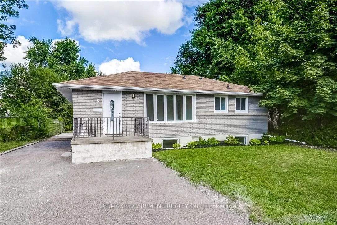 Photo 2 of 8 Glengarry Road, St. Catharines, Oakdale — HOMEH