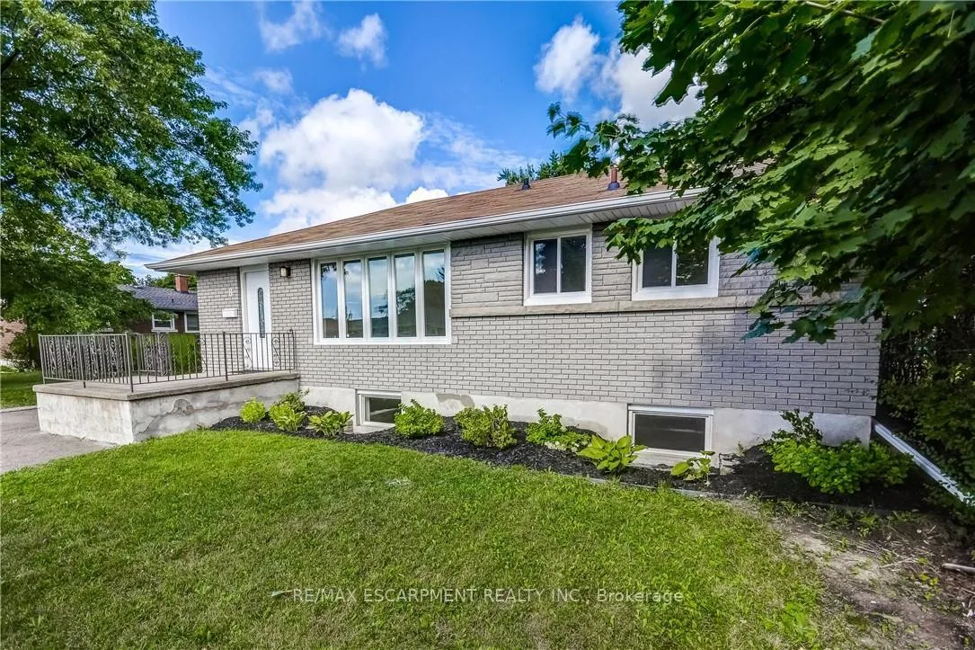 Photo 4 of 8 Glengarry Road, St. Catharines, Oakdale — HOMEH