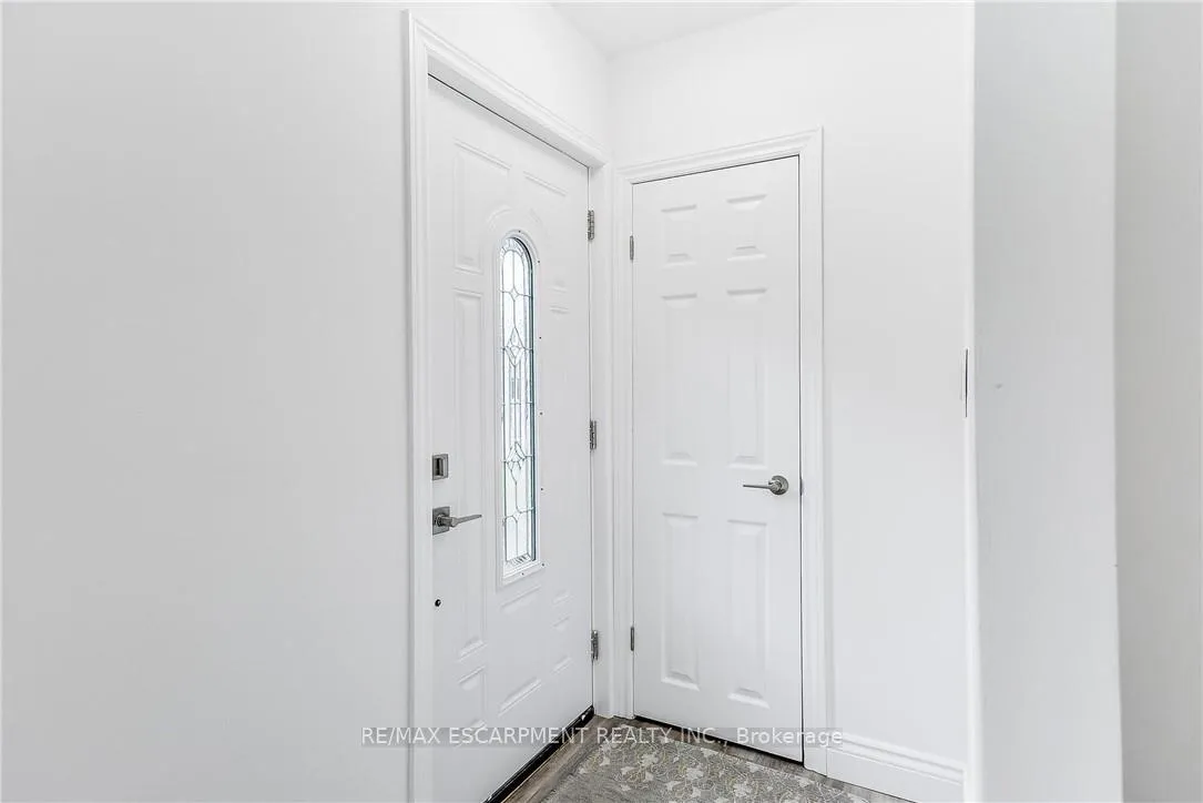 Photo 7 of 8 Glengarry Road, St. Catharines, Oakdale — HOMEH
