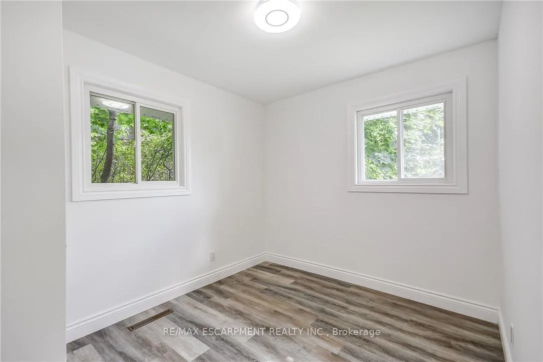 Photo 13 of 8 Glengarry Road, St. Catharines, Oakdale — HOMEH