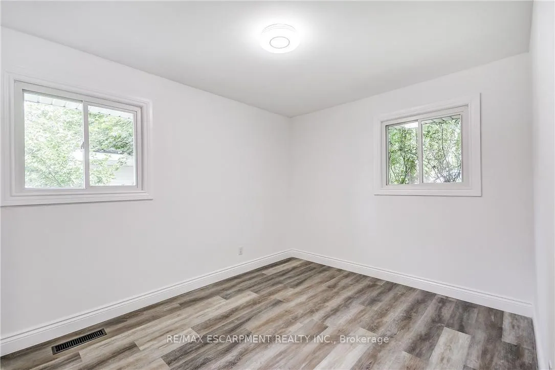 Photo 14 of 8 Glengarry Road, St. Catharines, Oakdale — HOMEH