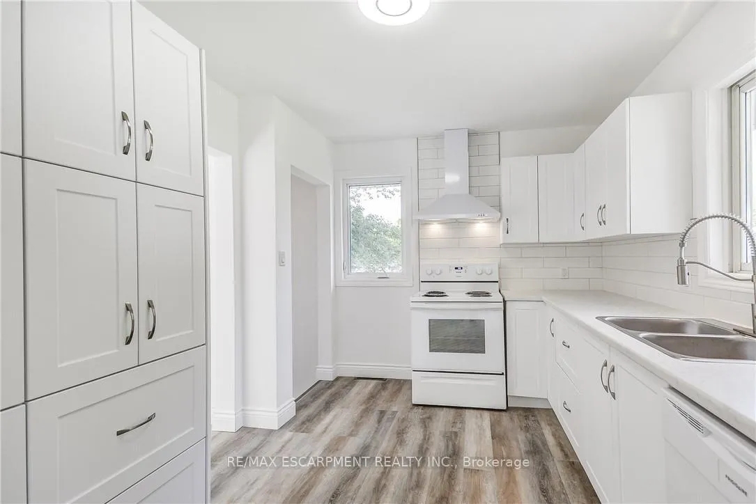 Photo 21 of 8 Glengarry Road, St. Catharines, Oakdale — HOMEH