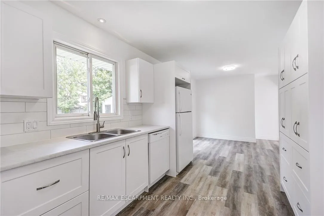 Photo 23 of 8 Glengarry Road, St. Catharines, Oakdale — HOMEH