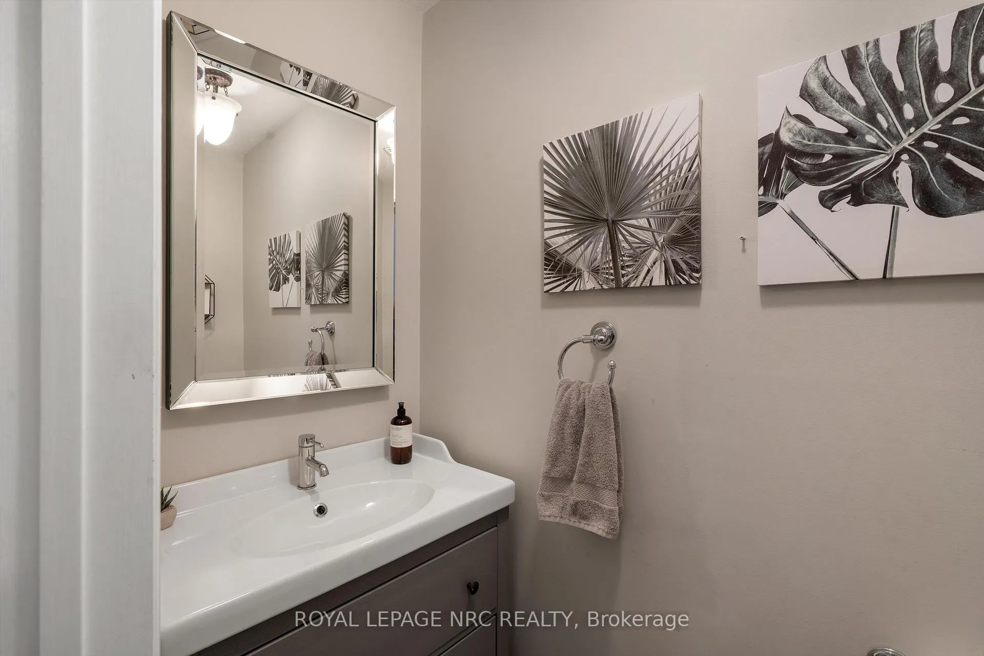 Photo 14 of 26 Elderwood Drive, St. Catharines, Grapeview — HOMEH