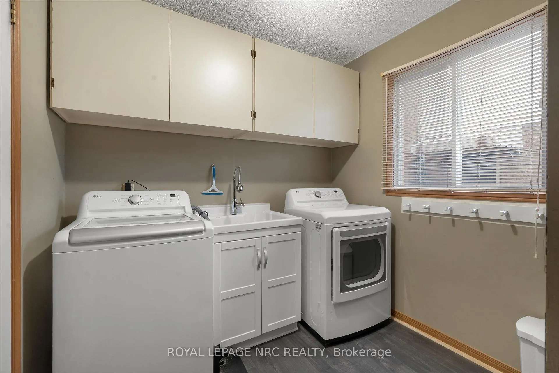 Photo 16 of 26 Elderwood Drive, St. Catharines, Grapeview — HOMEH