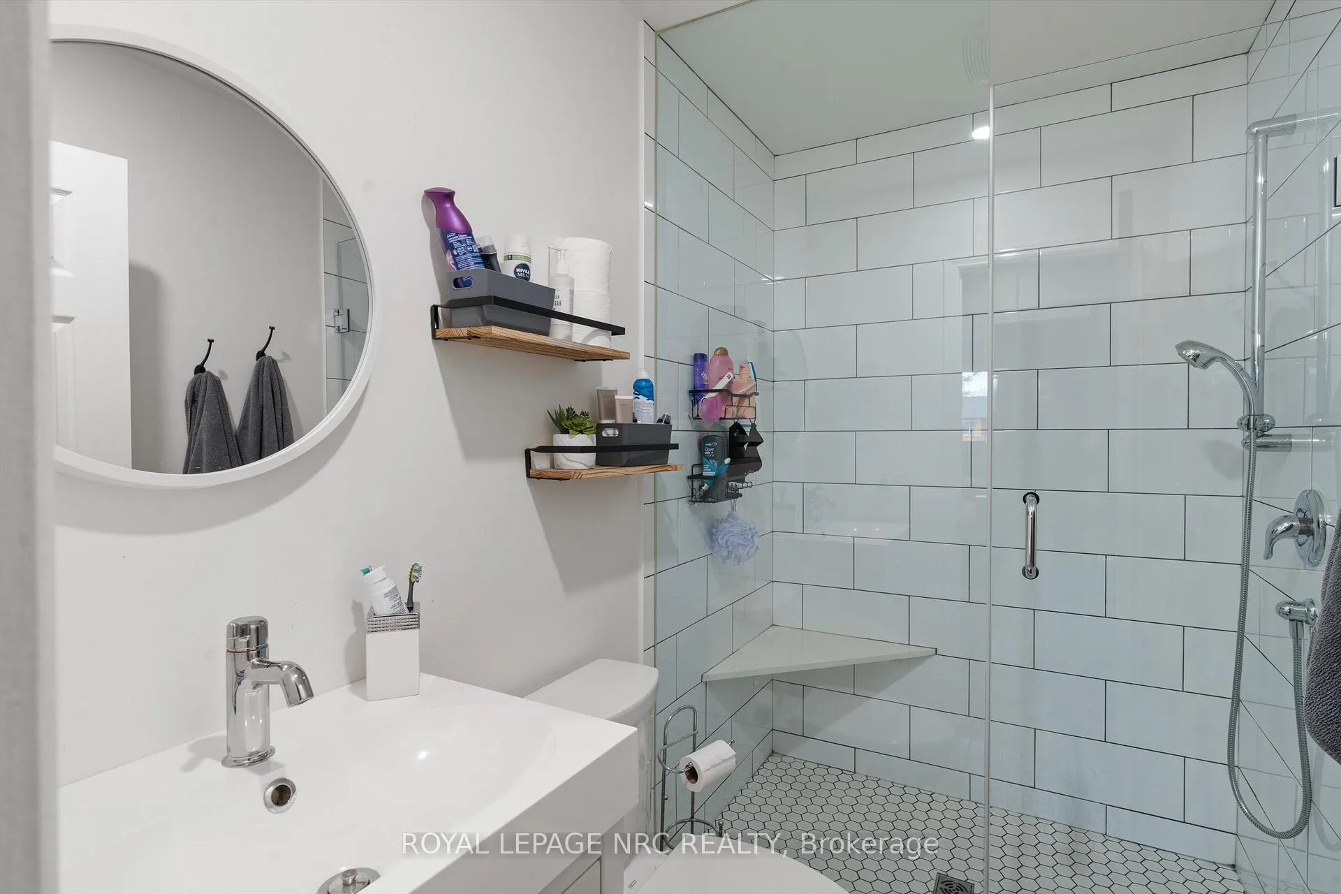 Photo 33 of 26 Elderwood Drive, St. Catharines, Grapeview — HOMEH