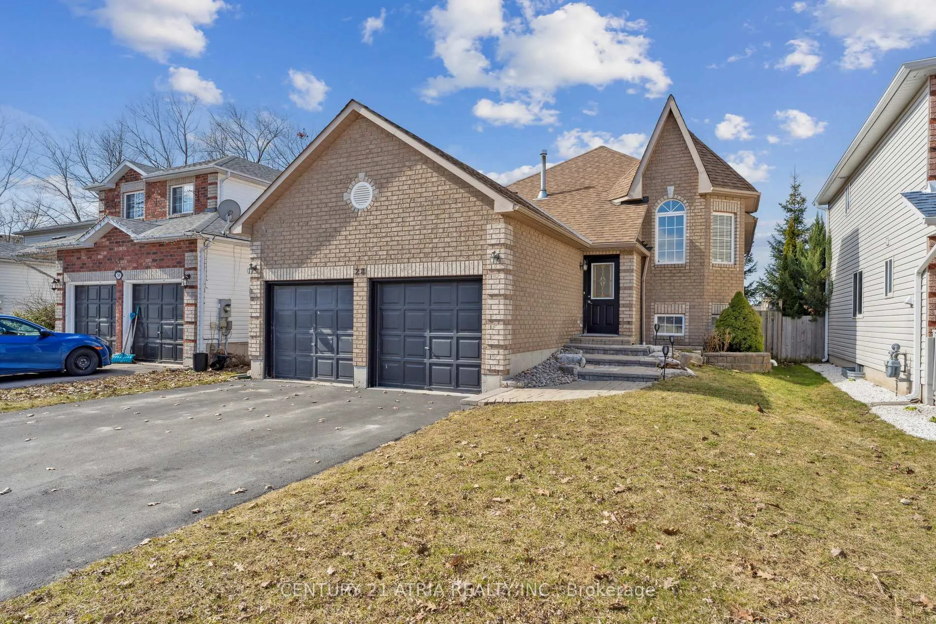 Photo 2 of 28 Cassandra Drive, Barrie, East Bayfield — HOMEH