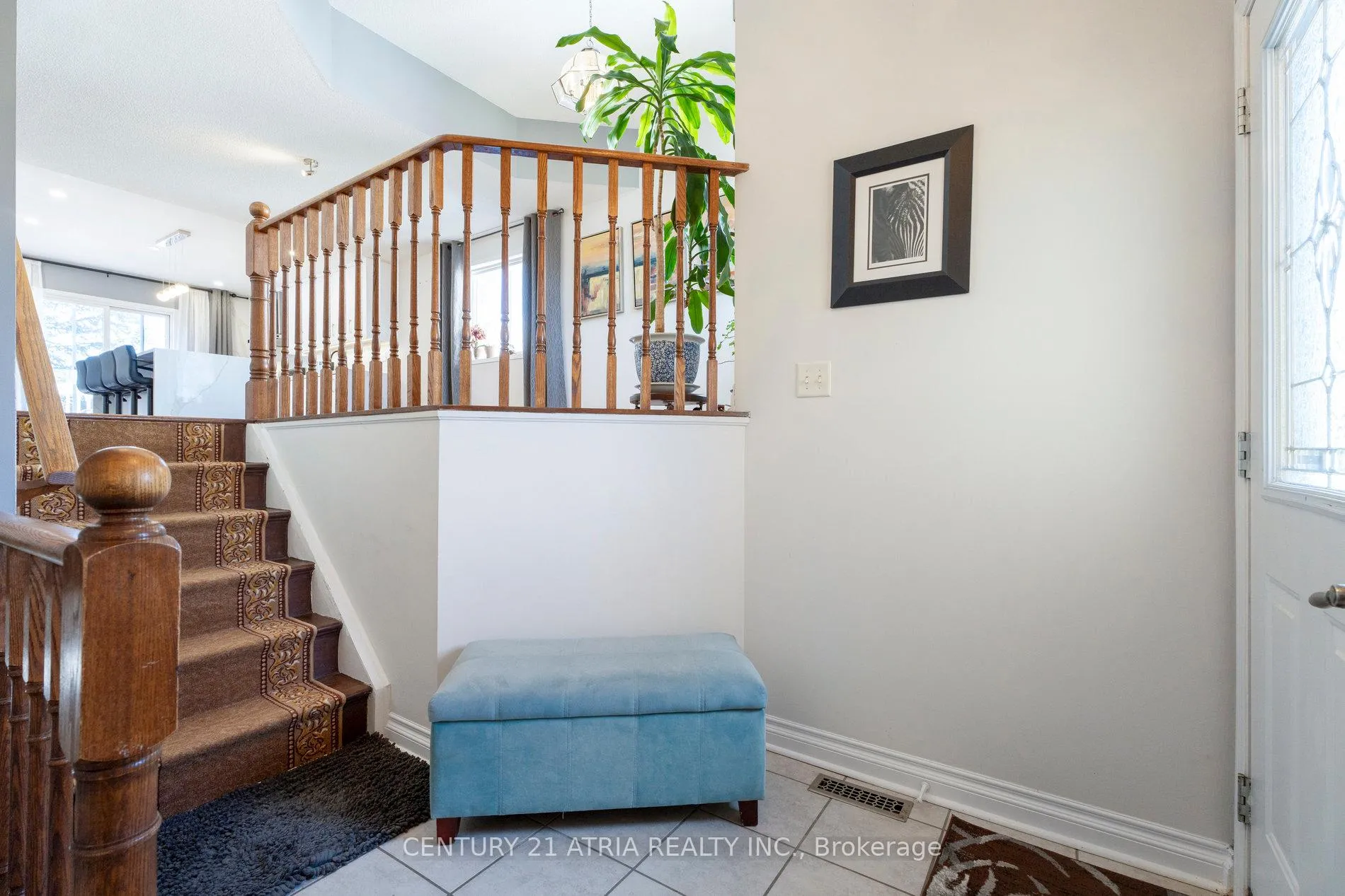 Photo 3 of 28 Cassandra Drive, Barrie, East Bayfield — HOMEH