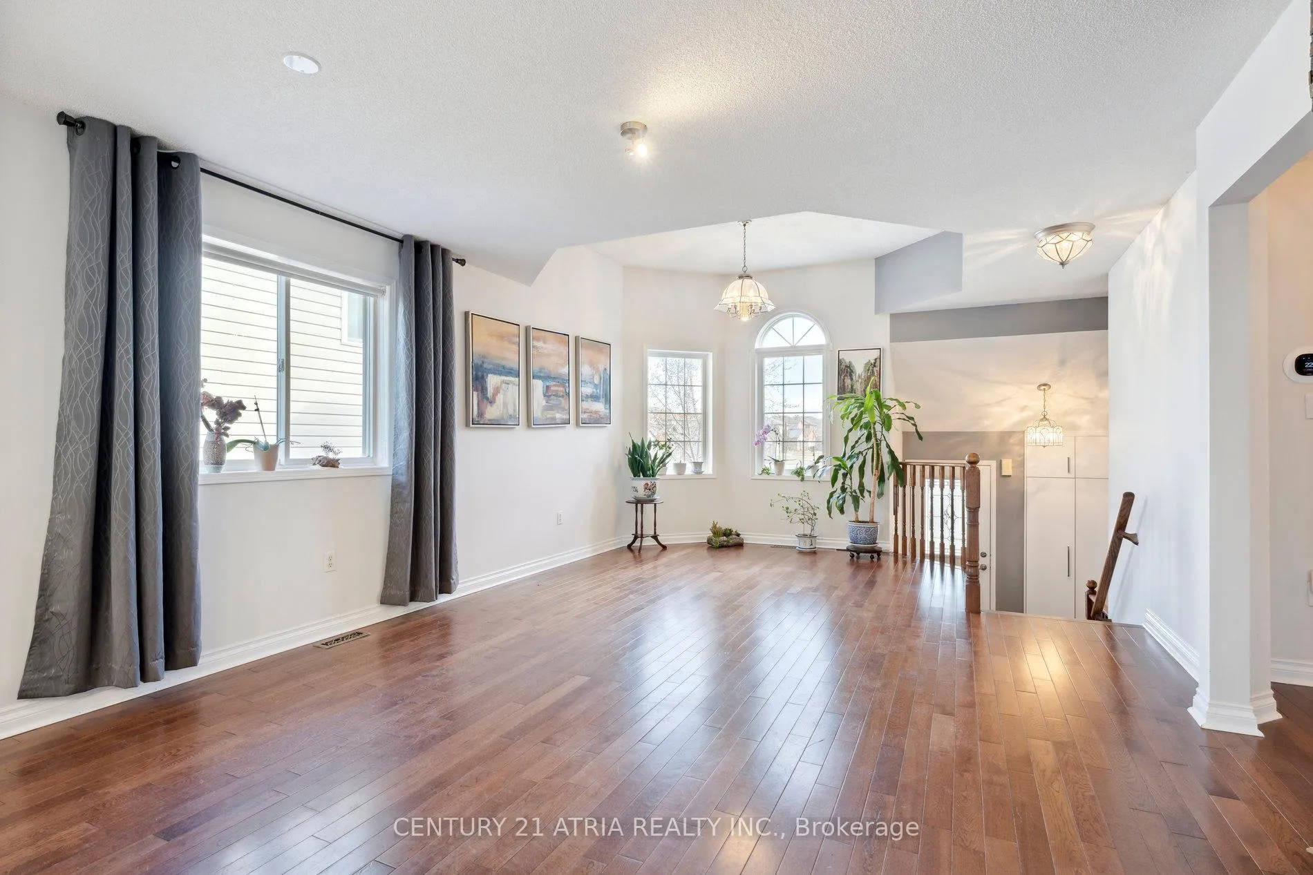 Photo 4 of 28 Cassandra Drive, Barrie, East Bayfield — HOMEH