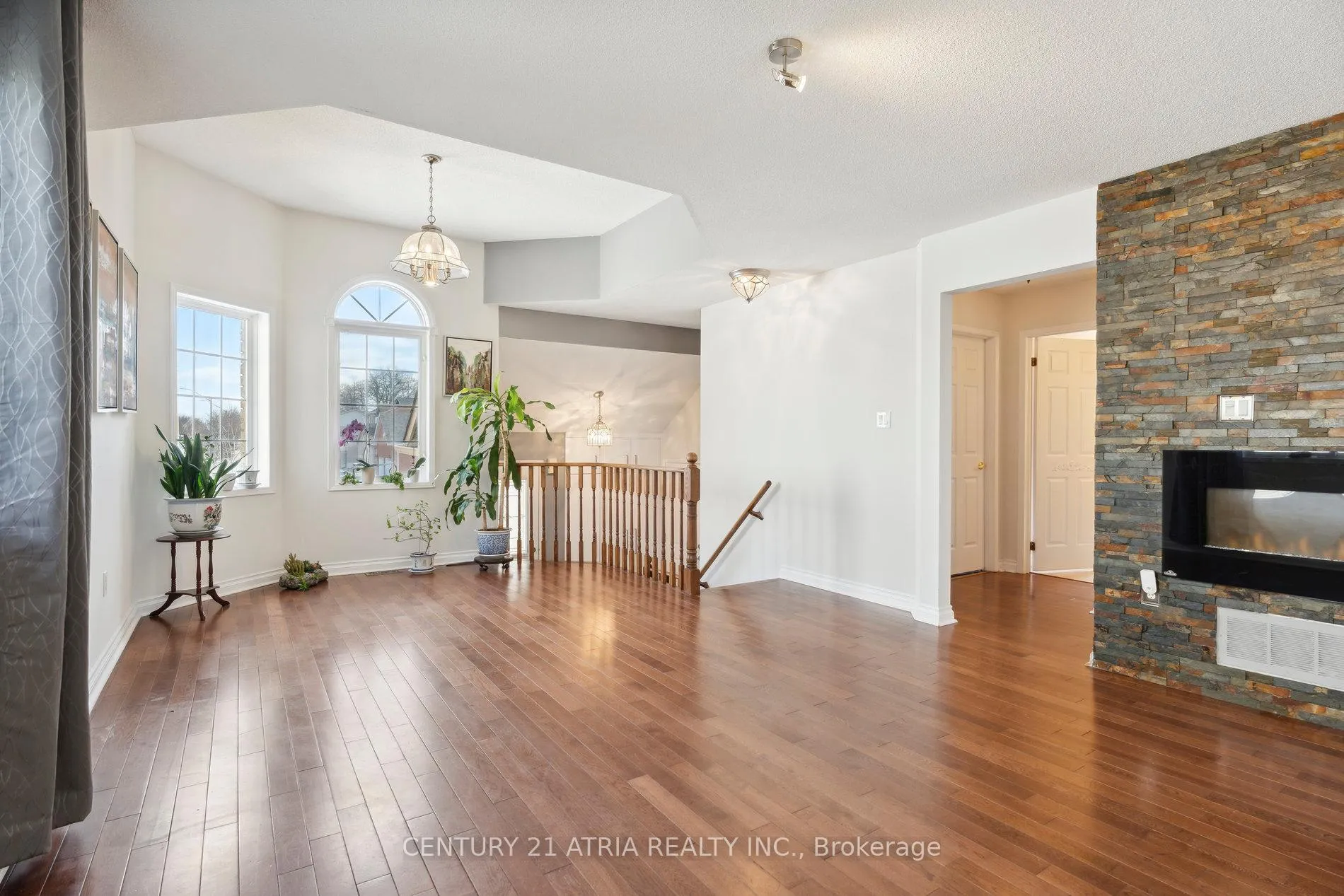 Photo 5 of 28 Cassandra Drive, Barrie, East Bayfield — HOMEH