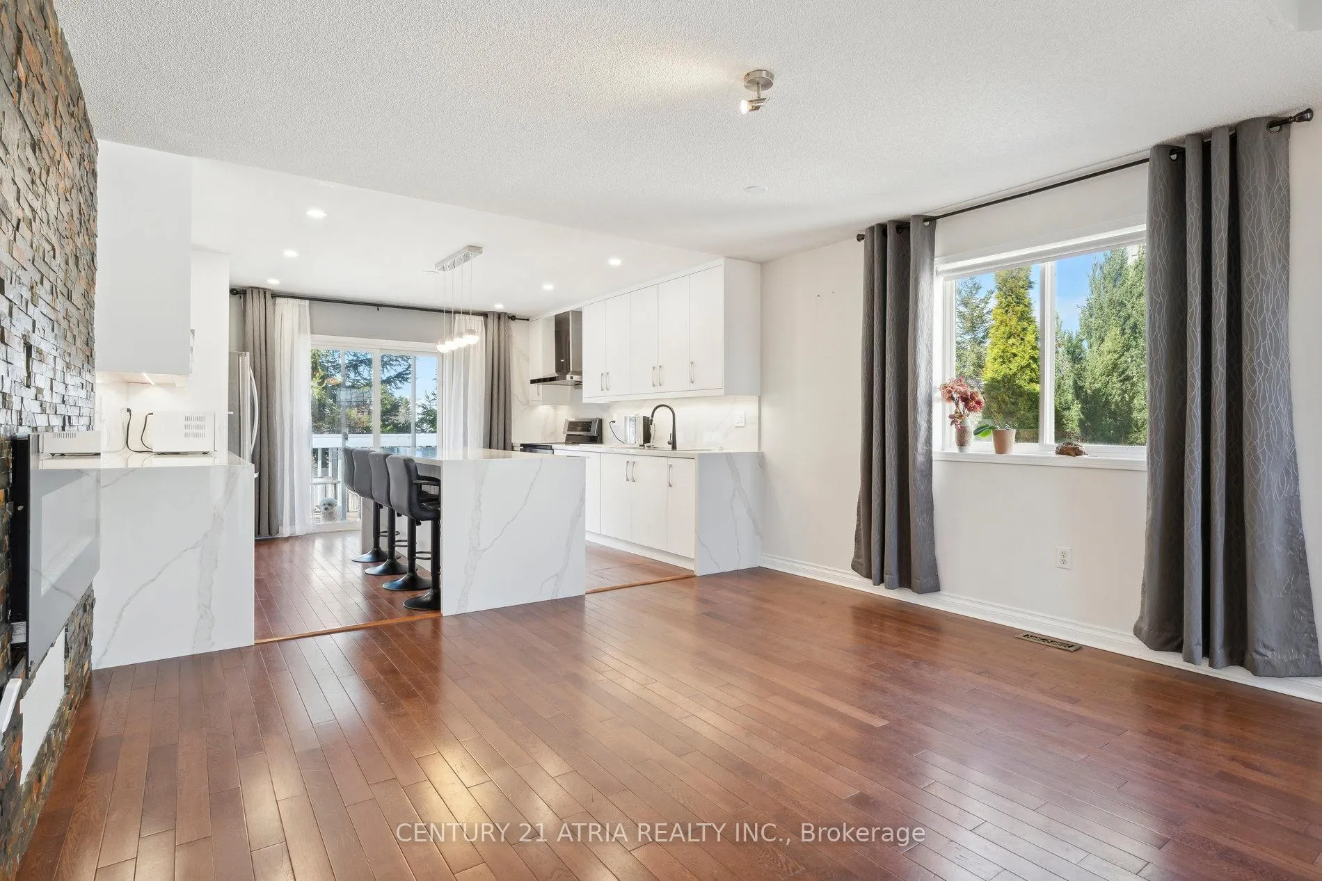 Photo 6 of 28 Cassandra Drive, Barrie, East Bayfield — HOMEH