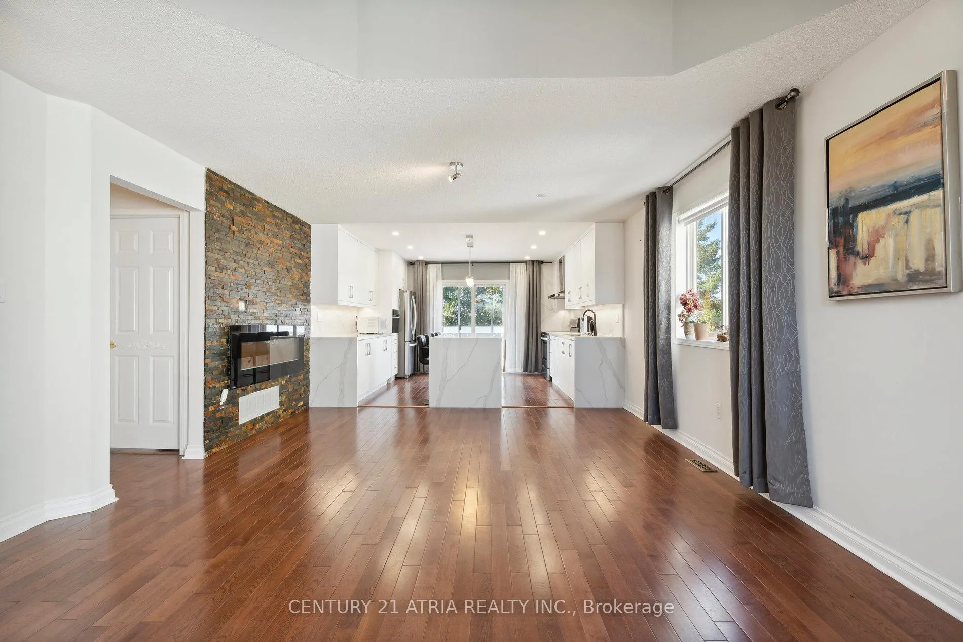 Photo 9 of 28 Cassandra Drive, Barrie, East Bayfield — HOMEH