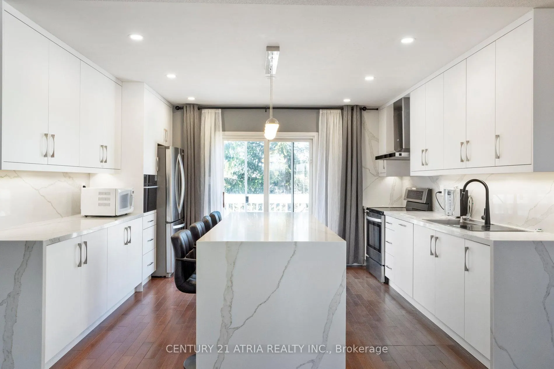 Photo 10 of 28 Cassandra Drive, Barrie, East Bayfield — HOMEH