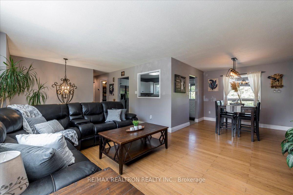 Photo 6 of 3974 Horseshoe Valley Road W, Springwater, Anten Mills — HOMEH