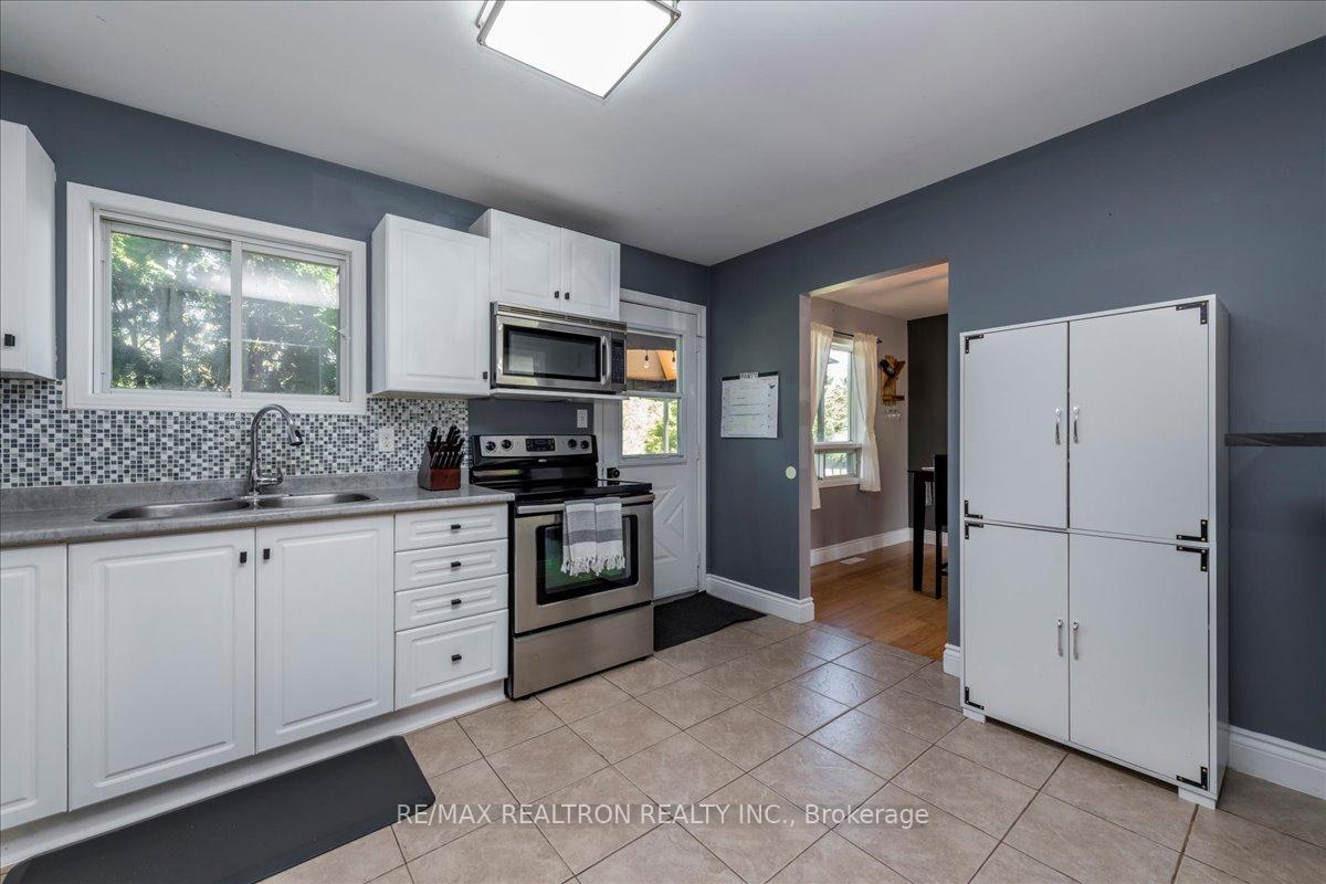 Photo 12 of 3974 Horseshoe Valley Road W, Springwater, Anten Mills — HOMEH