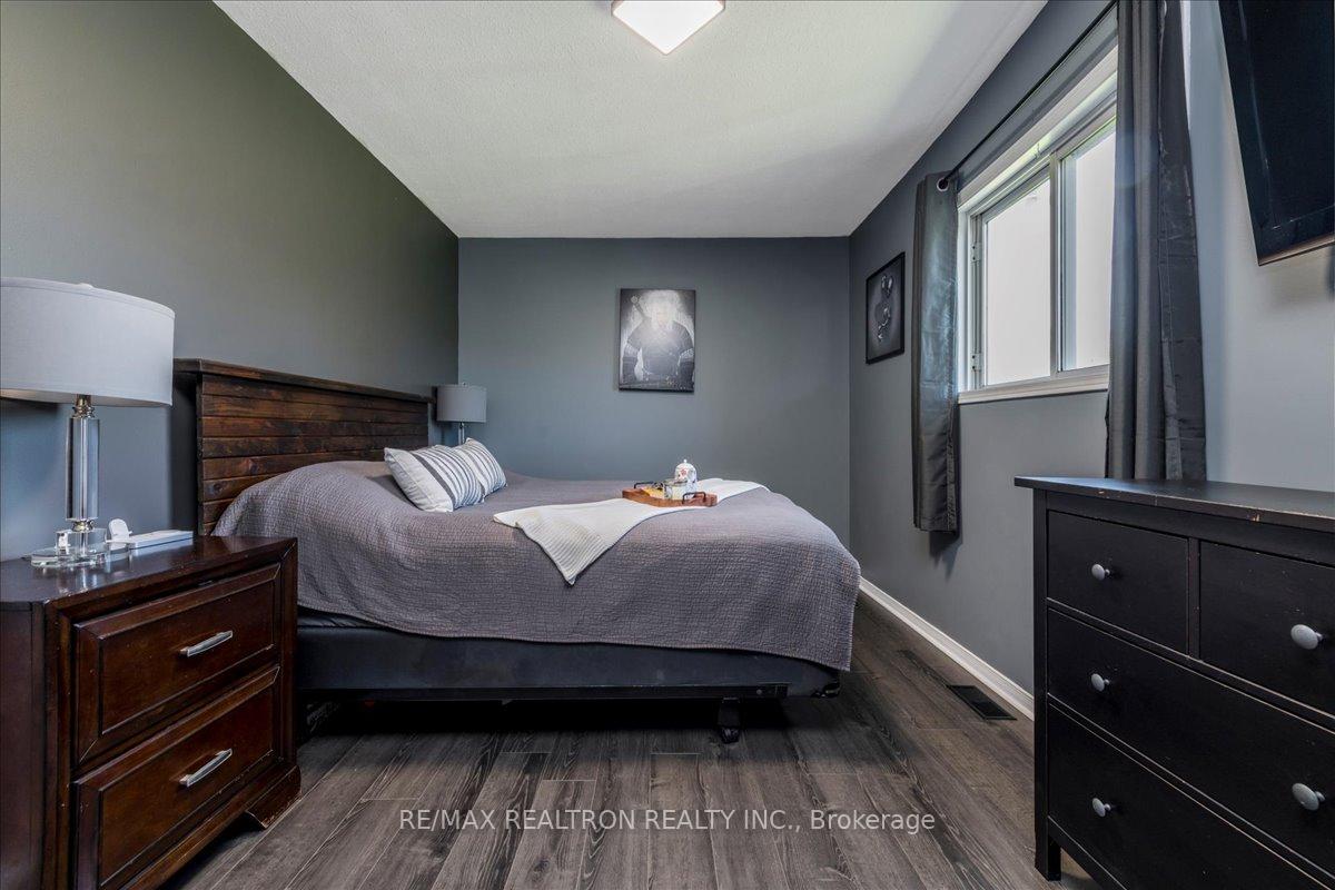 Photo 13 of 3974 Horseshoe Valley Road W, Springwater, Anten Mills — HOMEH