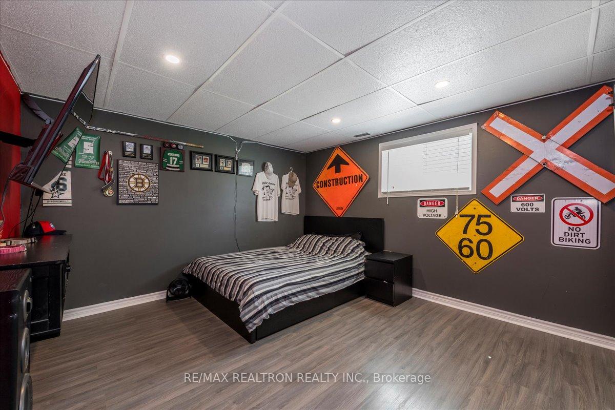 Photo 24 of 3974 Horseshoe Valley Road W, Springwater, Anten Mills — HOMEH