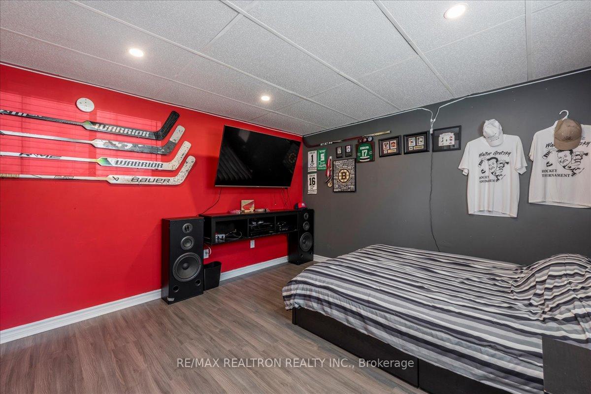 Photo 25 of 3974 Horseshoe Valley Road W, Springwater, Anten Mills — HOMEH