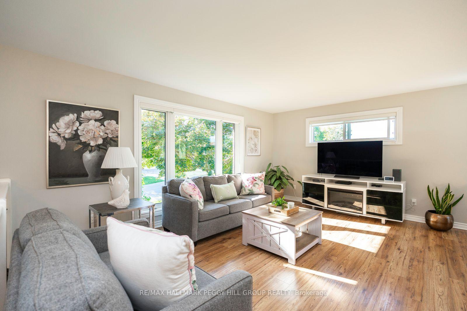 Photo 2 of 17 Bertram Drive, Springwater, Elmvale — HOMEH