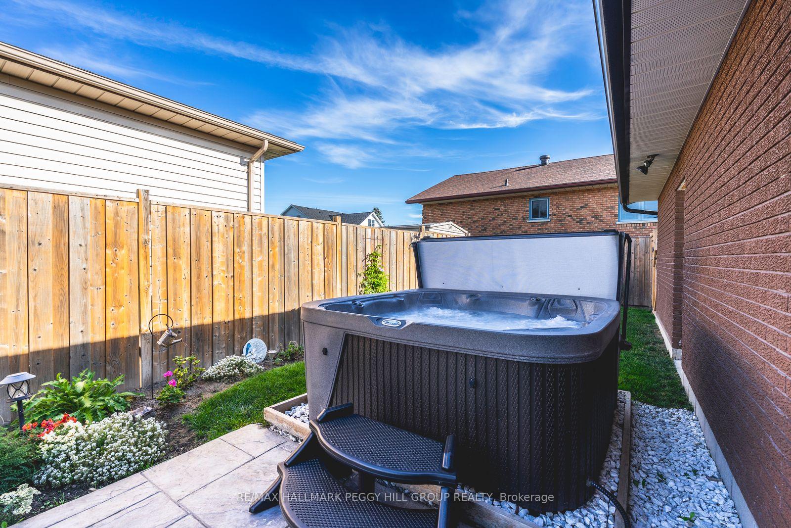 Photo 14 of 17 Bertram Drive, Springwater, Elmvale — HOMEH