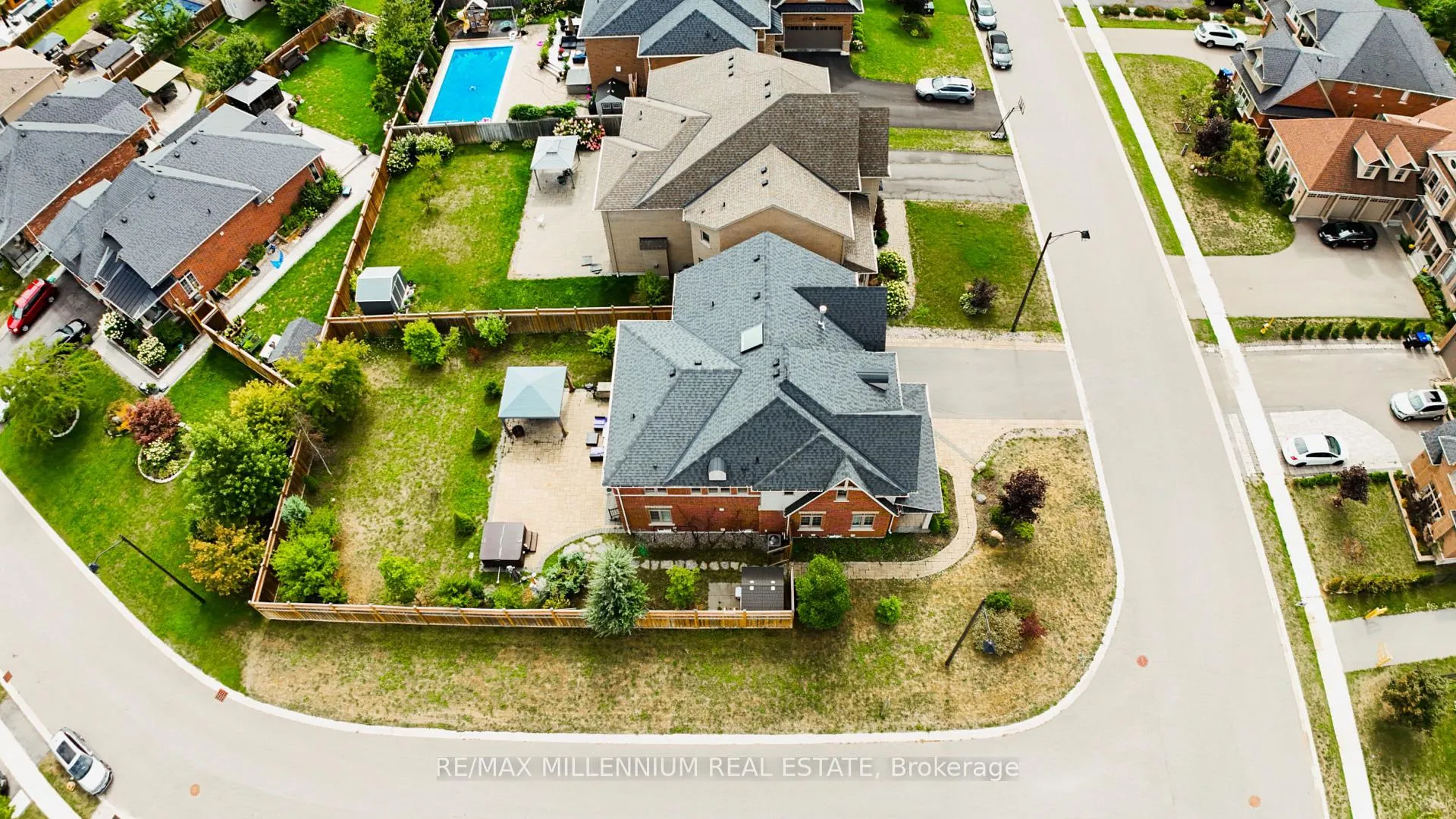 Photo 3 of 58 Trail Boulevard, Springwater, Centre Vespra — HOMEH