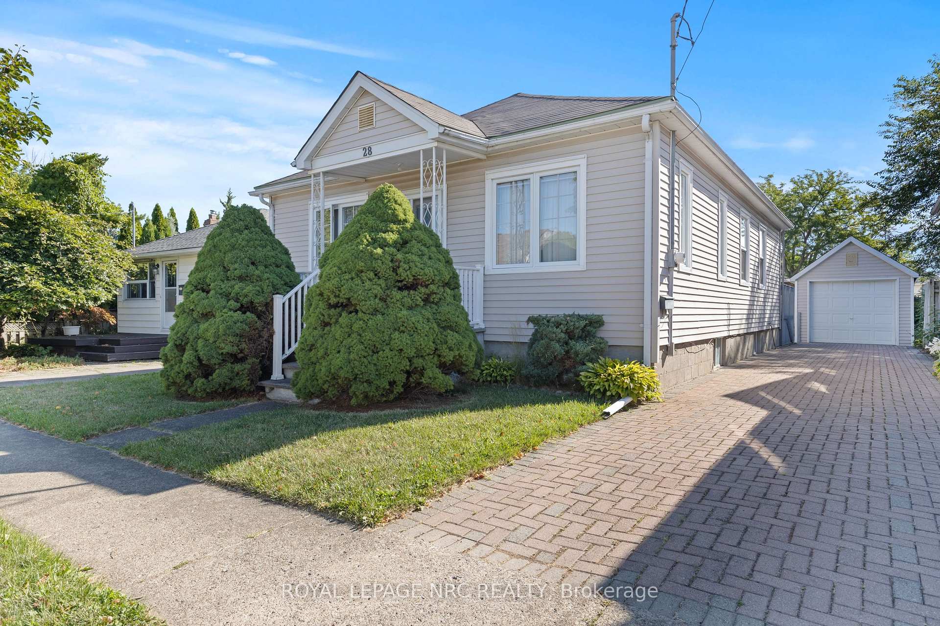 Photo 4 of 28 Augusta Avenue, St. Catharines, Facer — HOMEH