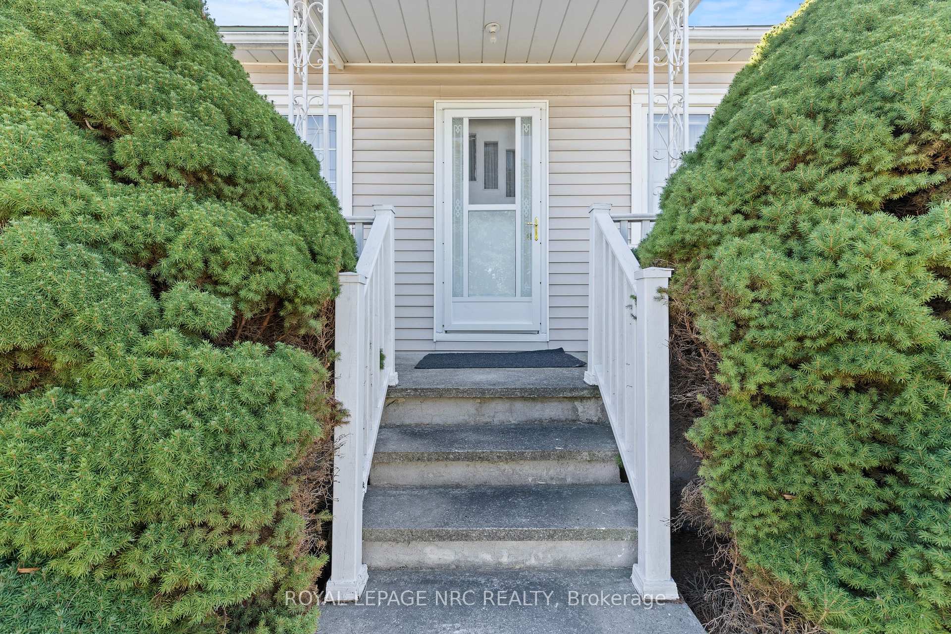 Photo 6 of 28 Augusta Avenue, St. Catharines, Facer — HOMEH