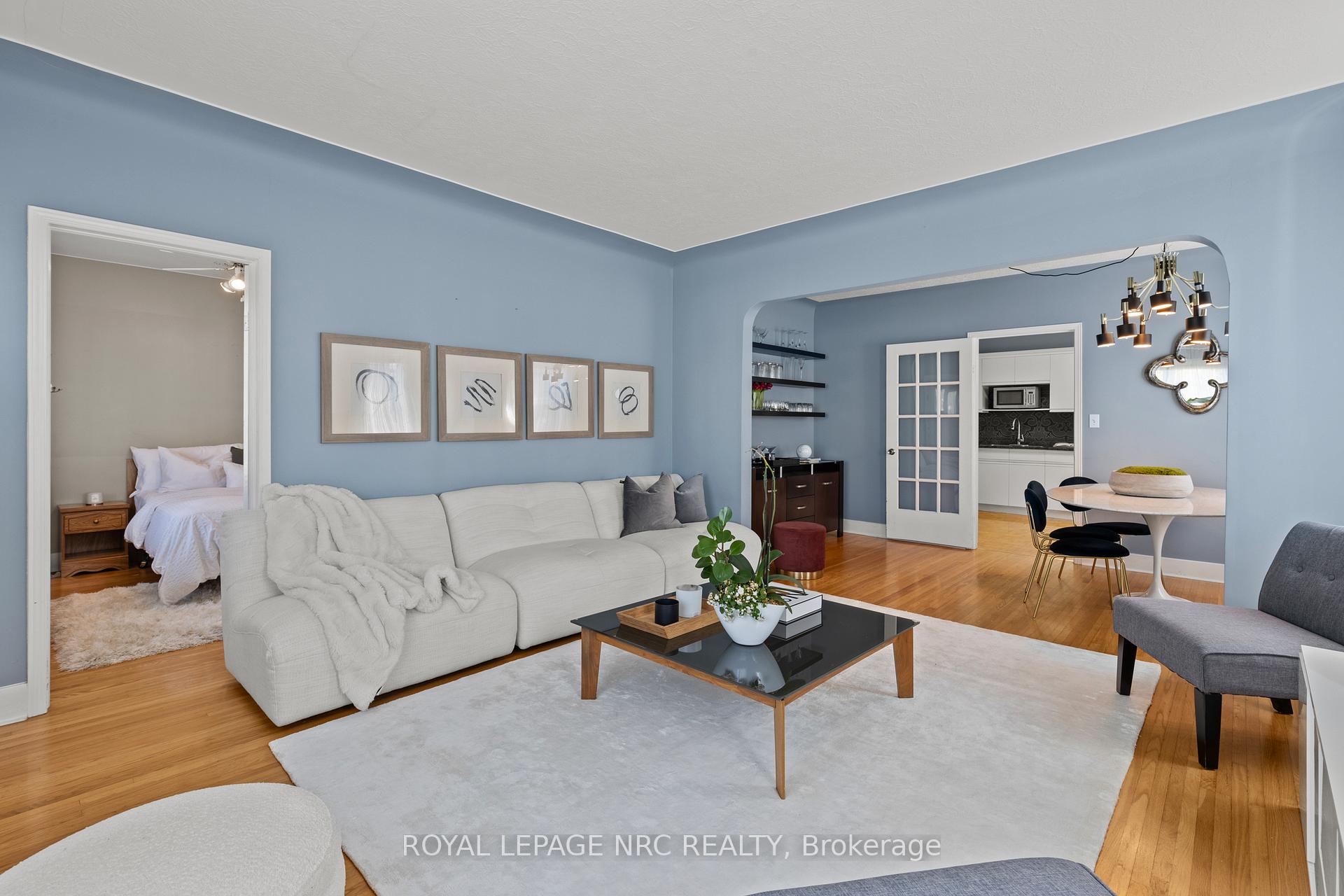 Photo 11 of 28 Augusta Avenue, St. Catharines, Facer — HOMEH