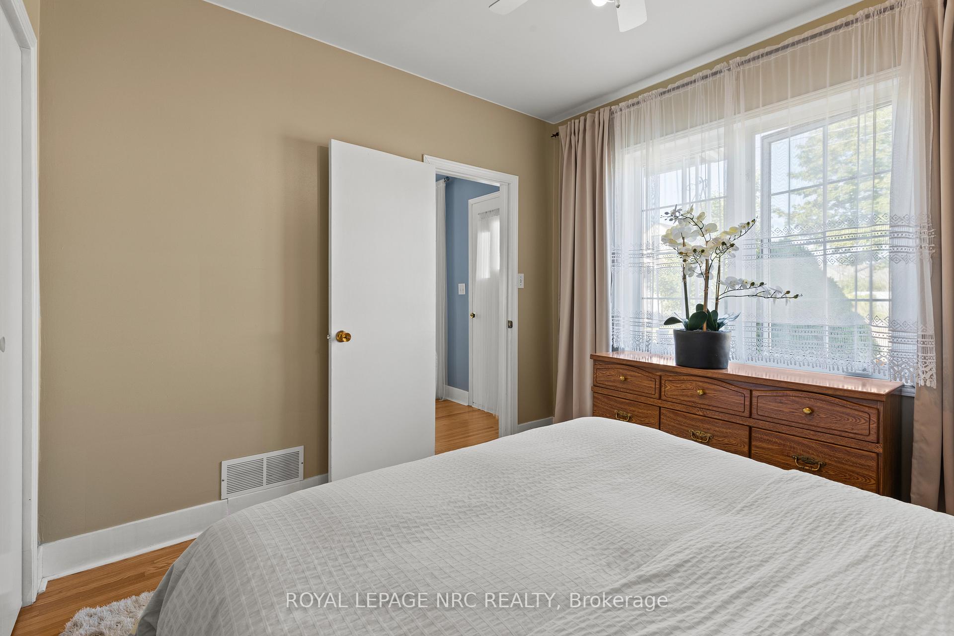 Photo 13 of 28 Augusta Avenue, St. Catharines, Facer — HOMEH