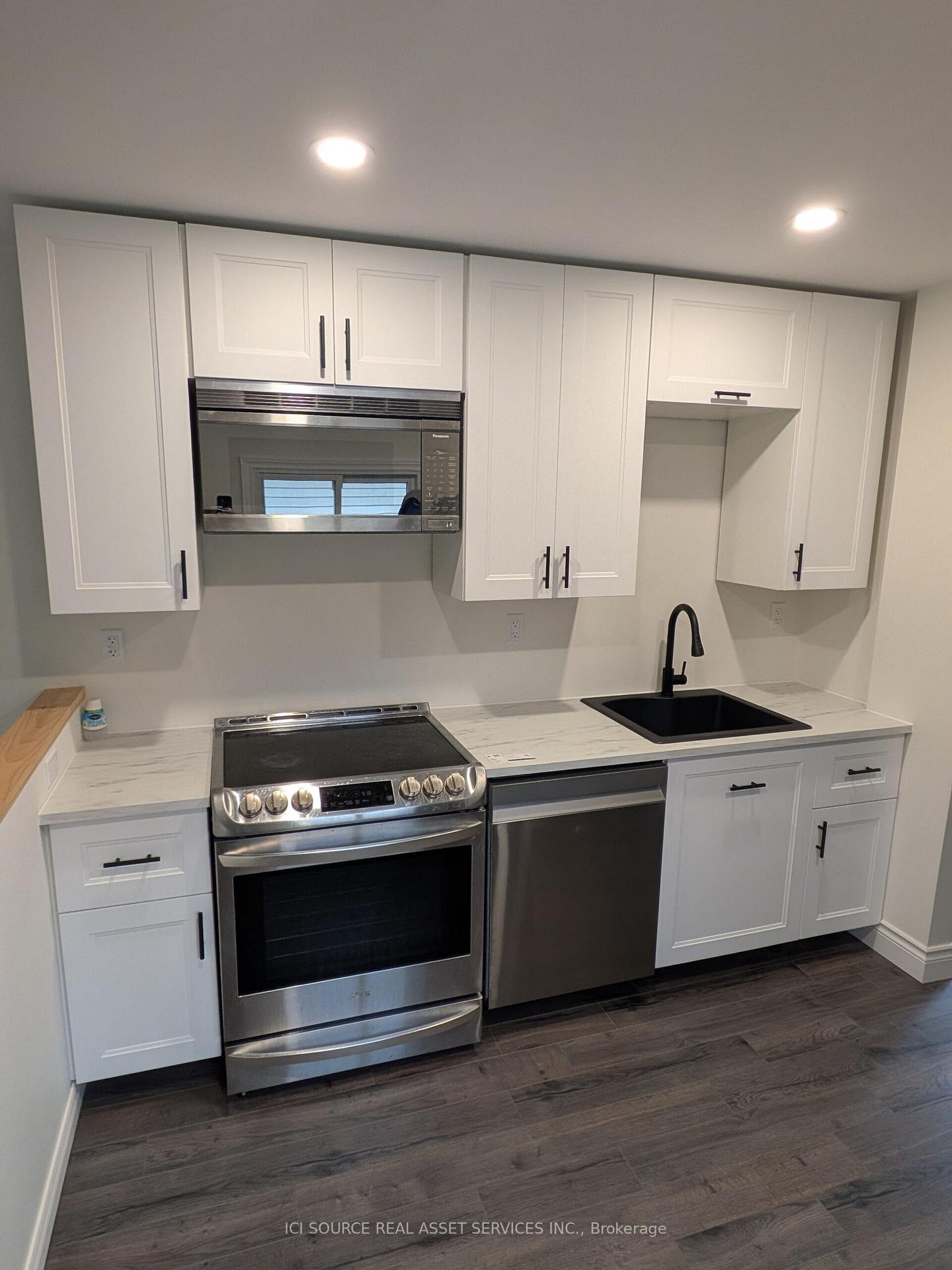Photo 3 of 40 Merigold Street, St. Catharines, Western Hill — HOMEH