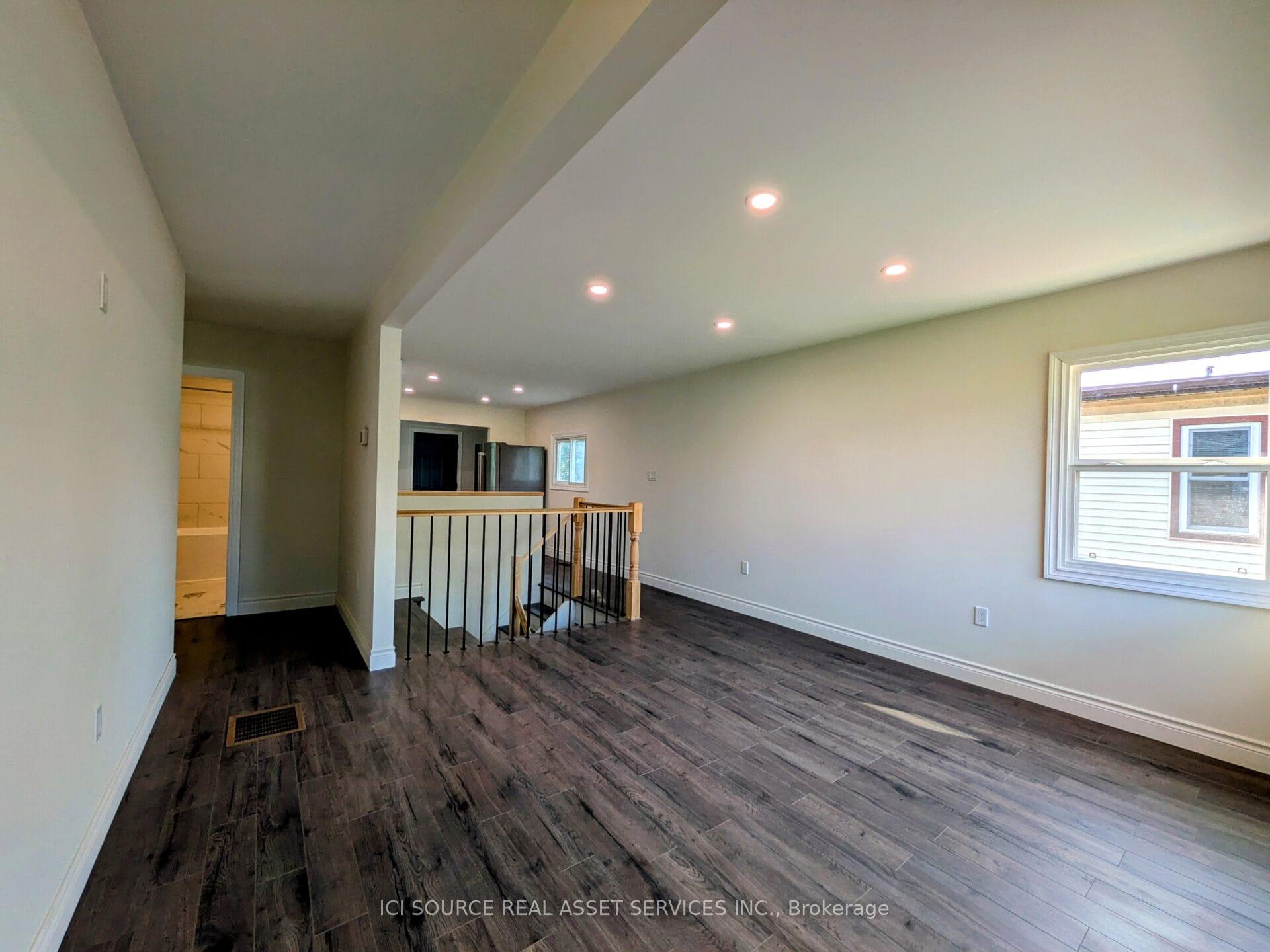 Photo 5 of 40 Merigold Street, St. Catharines, Western Hill — HOMEH