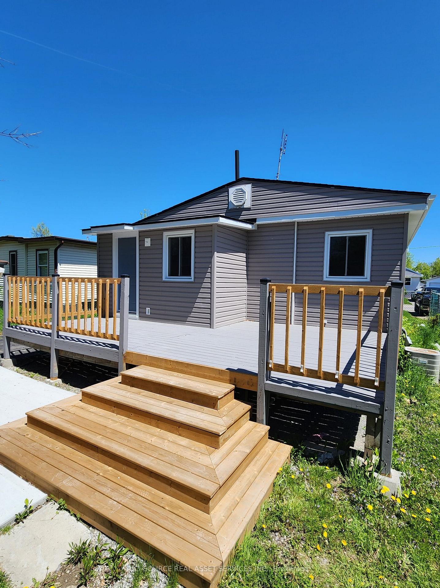Photo 12 of 40 Merigold Street, St. Catharines, Western Hill — HOMEH