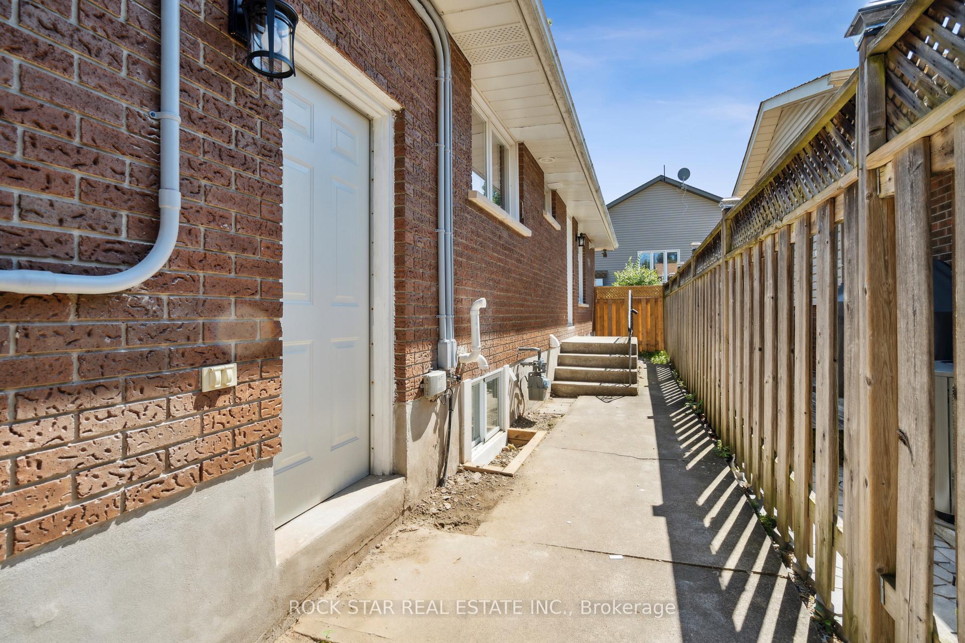 Photo 3 of Unit Lower, 13 Derby Lane, St. Catharines, E. Chester — HOMEH
