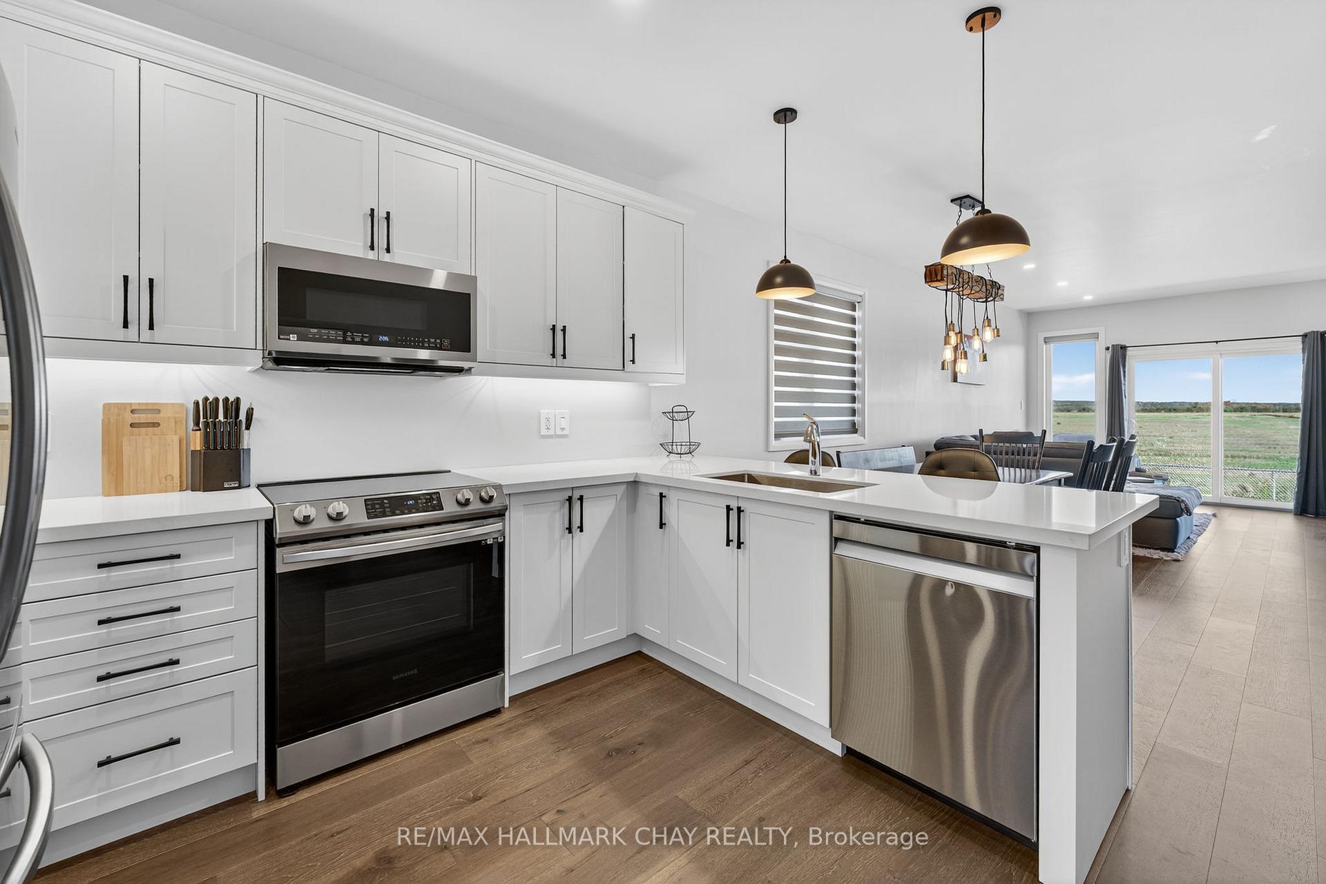 Photo 5 of 138 Ritchie Crescent, Springwater, Elmvale — HOMEH