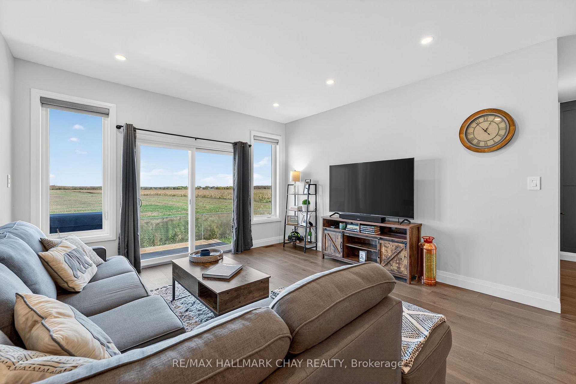 Photo 8 of 138 Ritchie Crescent, Springwater, Elmvale — HOMEH